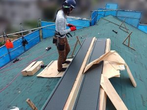 アスファルトルーフィングを敷き終わった屋根