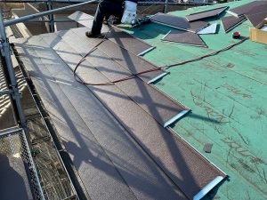 スーパーガルテクトを設置している様子
