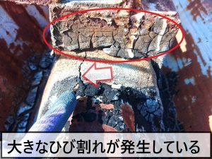 ひび割れが発生している折半屋根