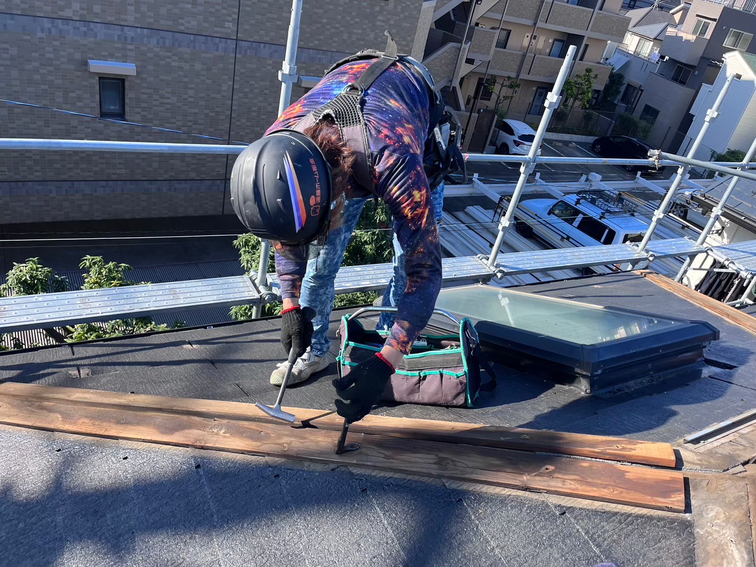 屋根の貫板を撤去しているところ