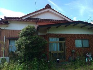 福島県いわき市　経年劣化により亀裂や色あせが発生した外壁