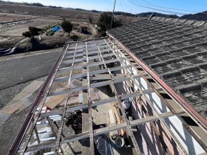 福島県いわき市　既存の波板を取り外した土台部分