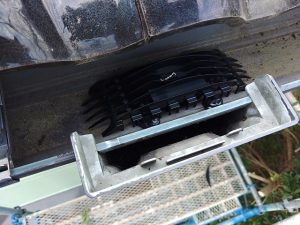 雨樋の軒樋にトイクリーン設置後