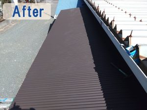 福島県楢葉町　新しくガルバリウム鋼板の波トタンを使用して屋根を取り付け