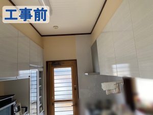 福島県双葉郡富岡町　傷んできた室内の土壁の修理工事を行う前の状態（キッチン）