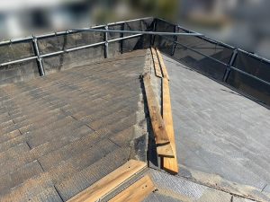 棟板金の貫板を取り外した様子