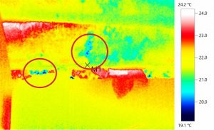 サーモグラフィを使用して雨水の侵入経路を見た状態